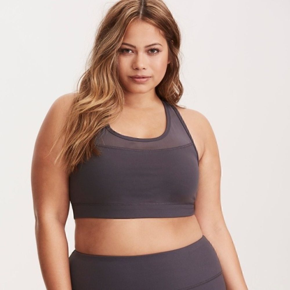 Torrid Mesh Inset Crossback Sporta Bra in Charcoal Gray